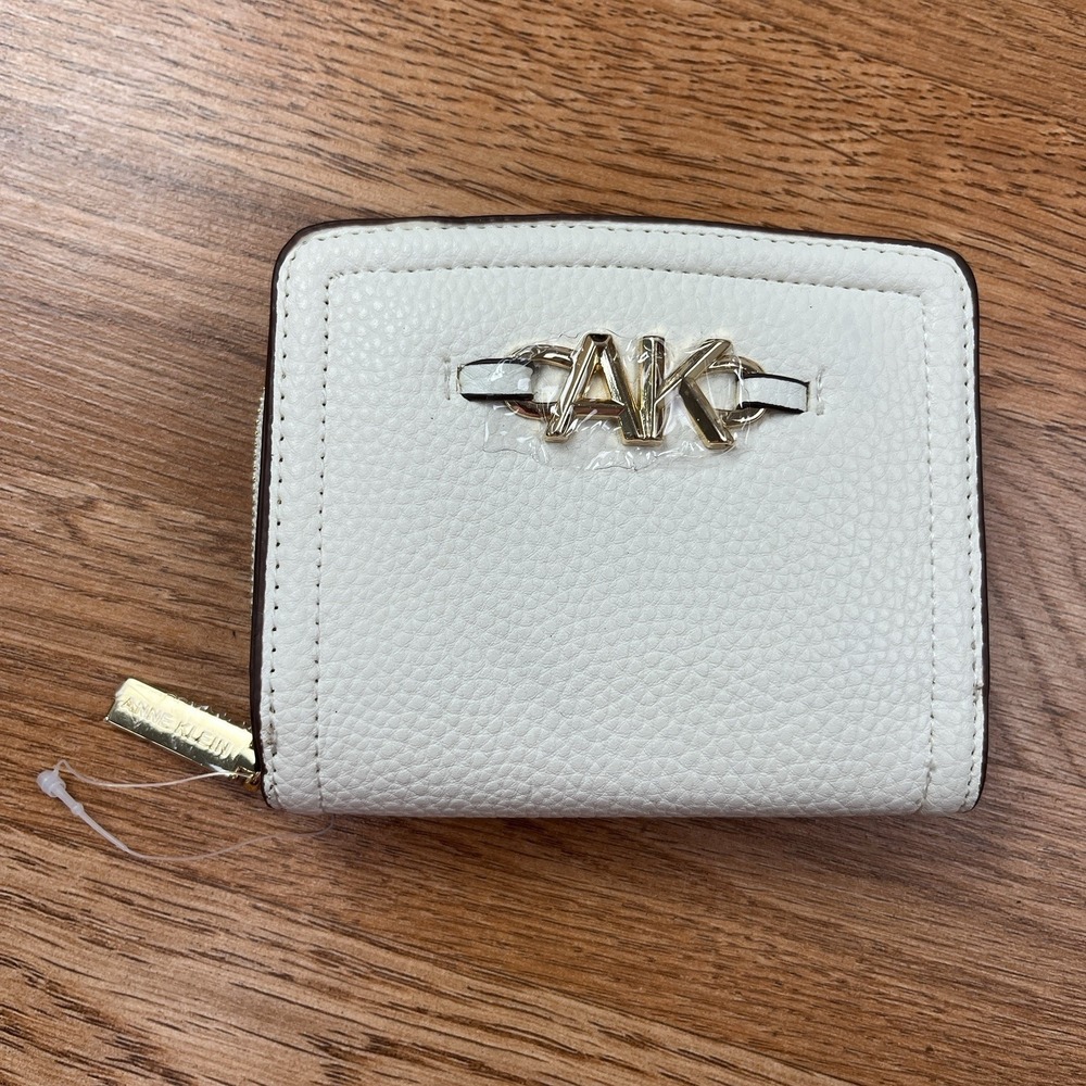 Anne Klein Women's Wallet Pebble Grain White with Gold Hardware NEW